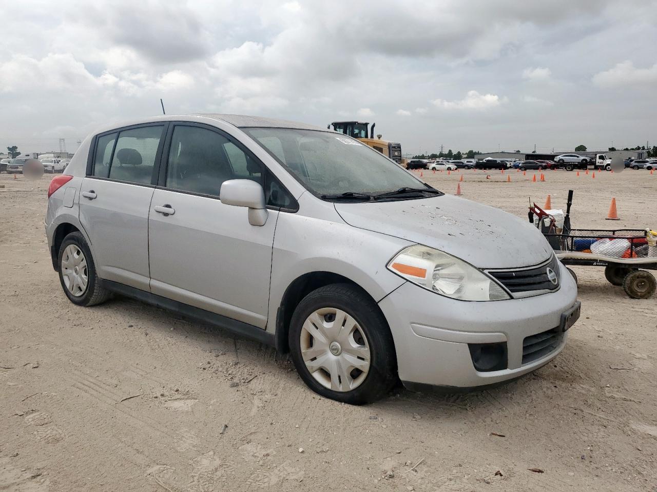 2010 Nissan Versa - Фото 4