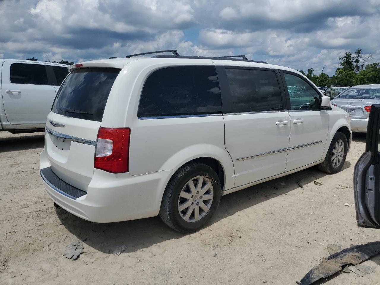 2013 Chrysler Town & Country Touring - Фото 3