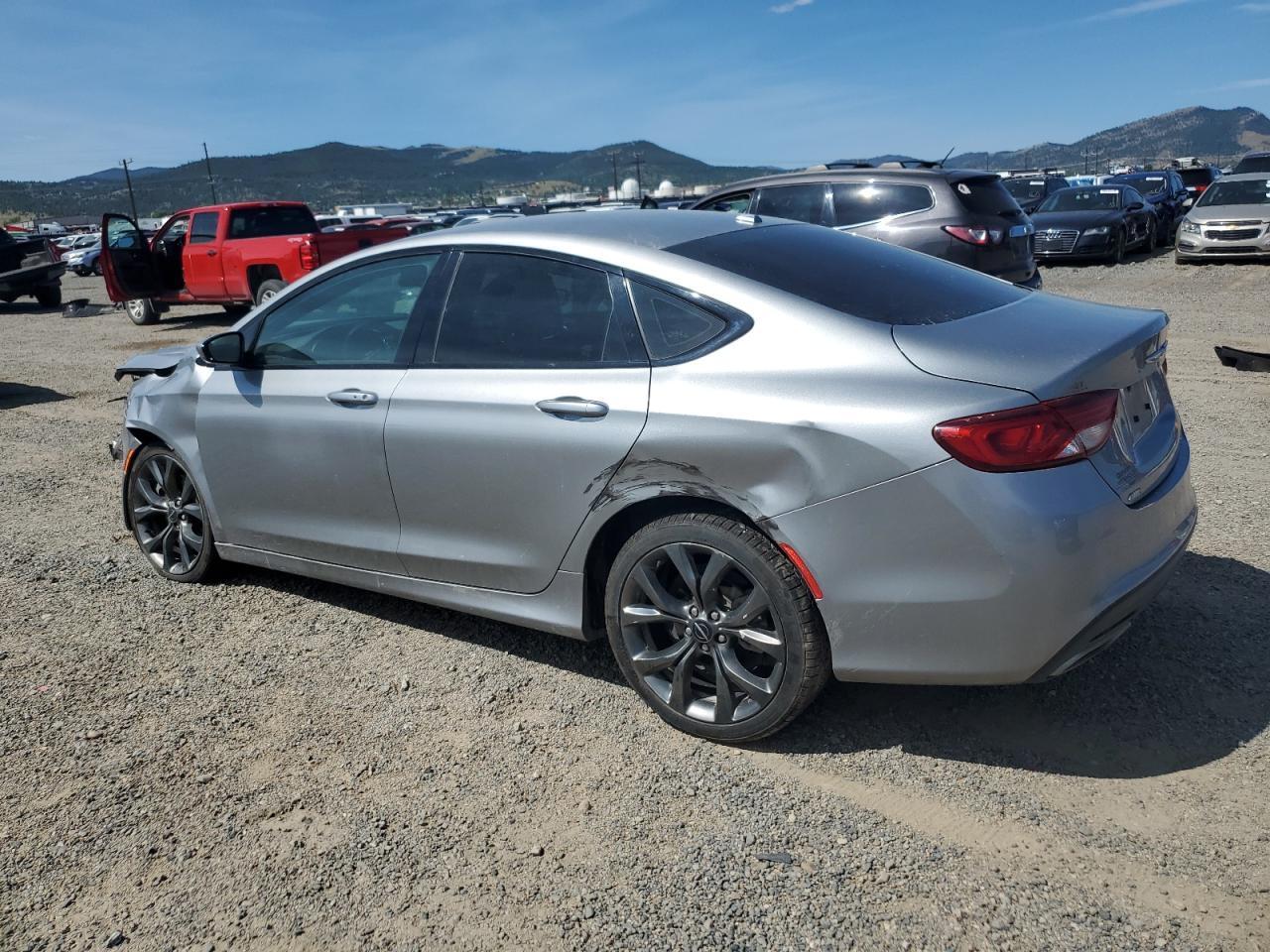 2015 Chrysler 200 S - Фото 2