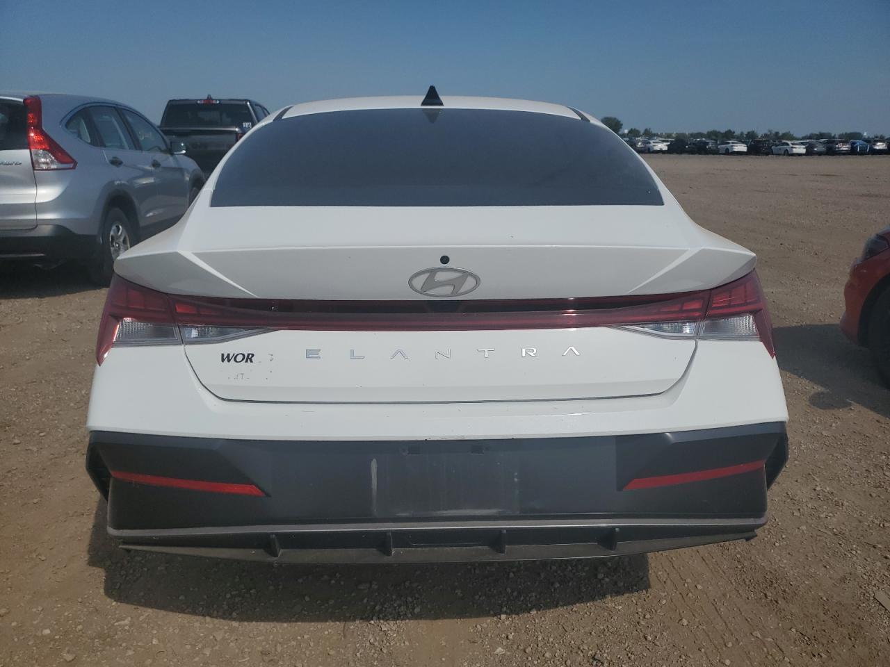 2025 Hyundai Elantra Sel - Image 6