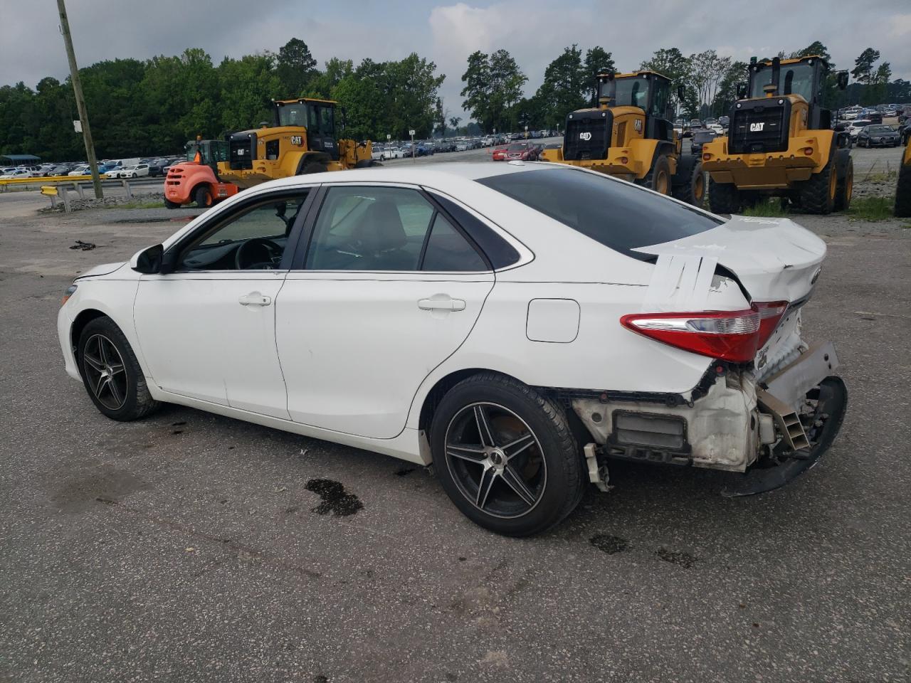 2016 Toyota Camry Le - Фото 2