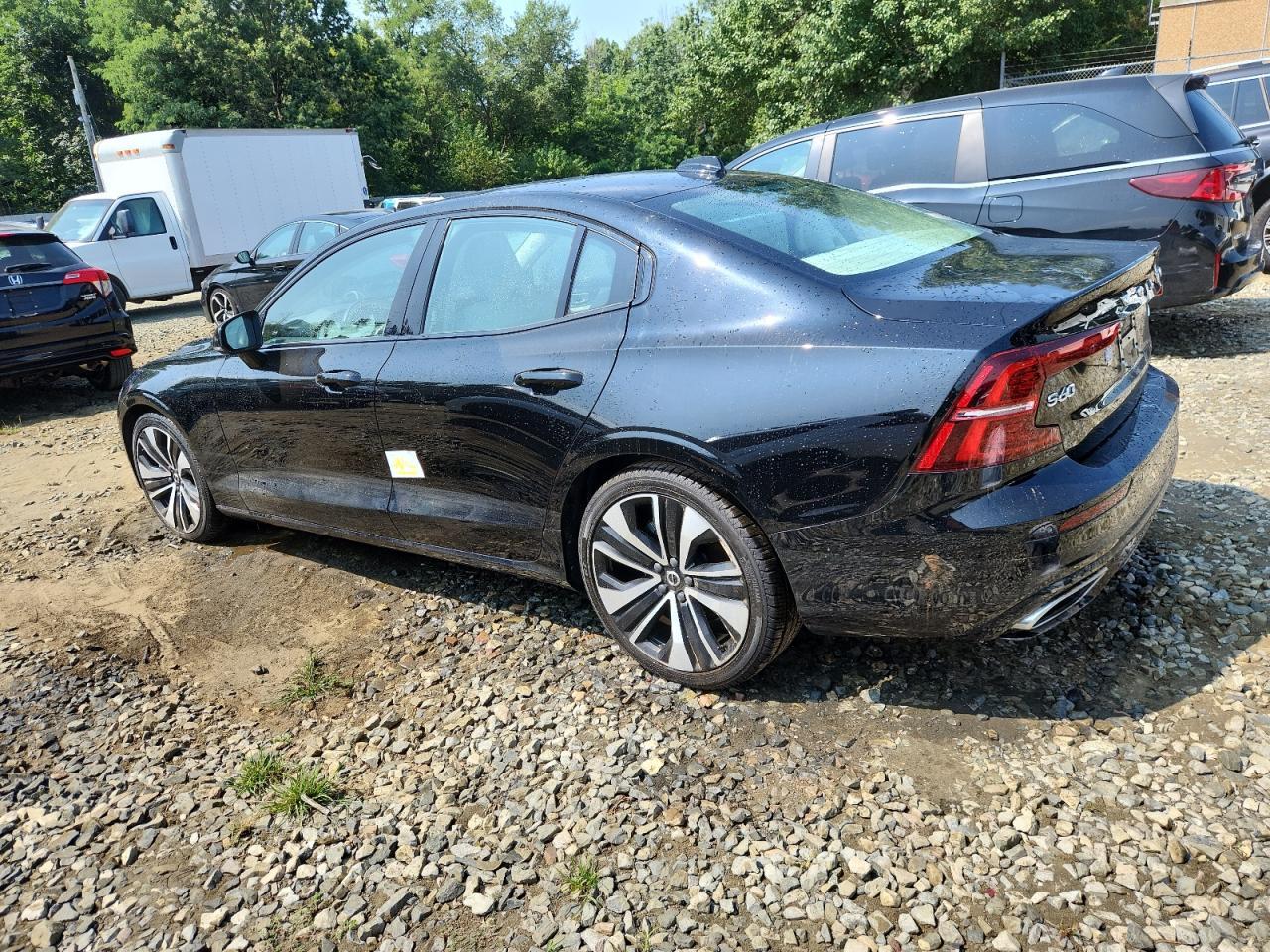 2022 Volvo S60 B5 Momentum - Фото 2