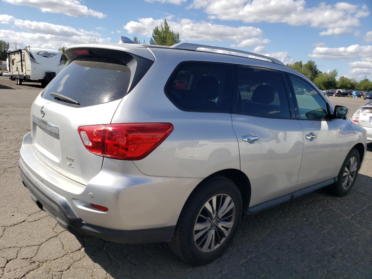 2019 Nissan Pathfinder S - Фото 3