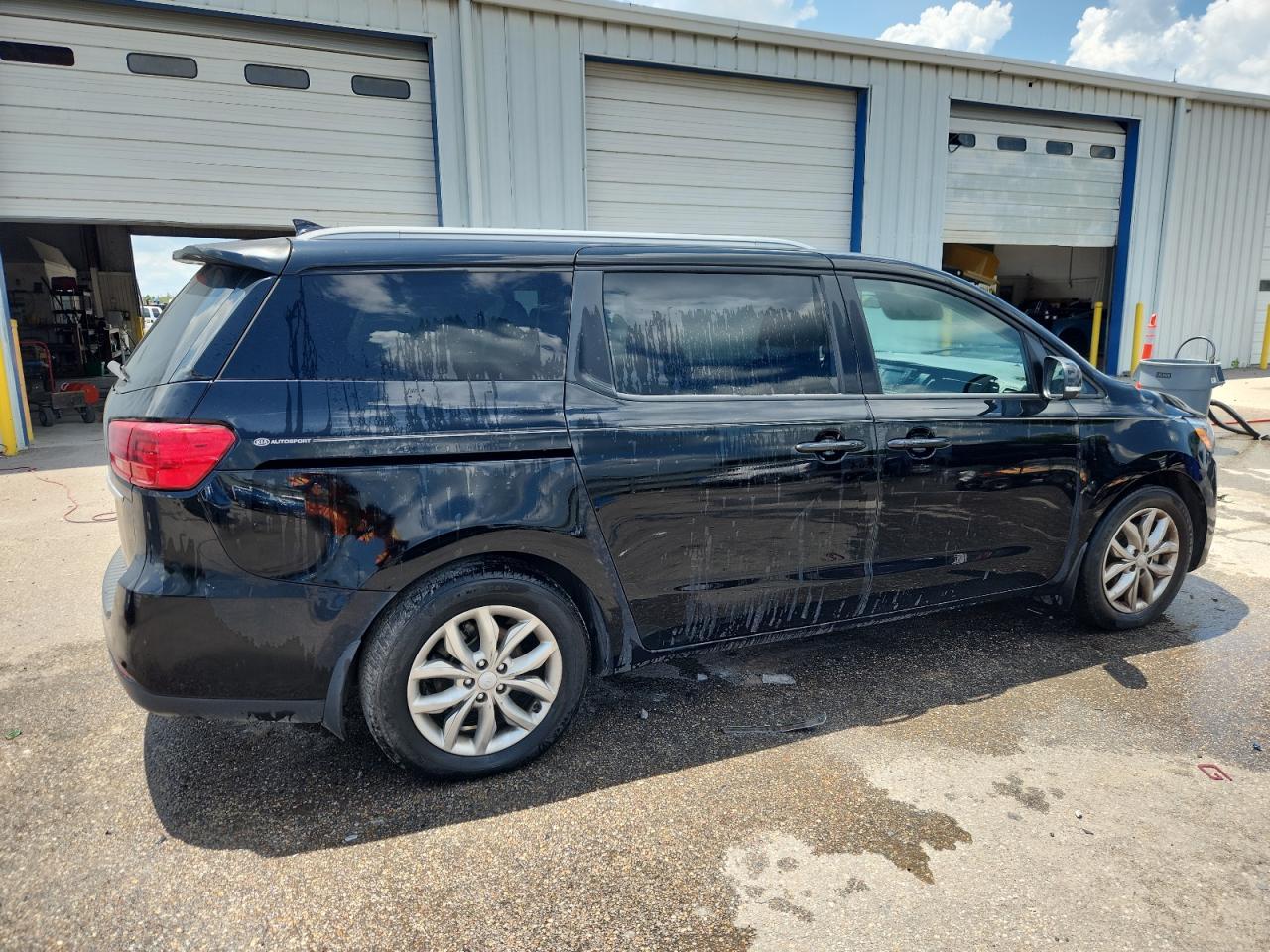 2020 Kia Sedona Lx - Image 3