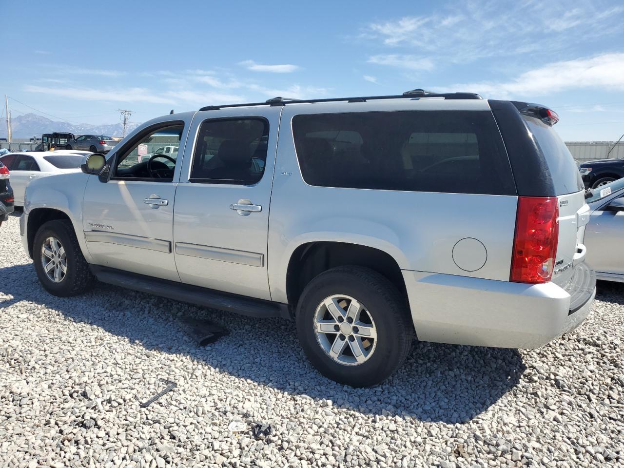 2010 GMC Yukon Xl K1500 Slt - Image 2