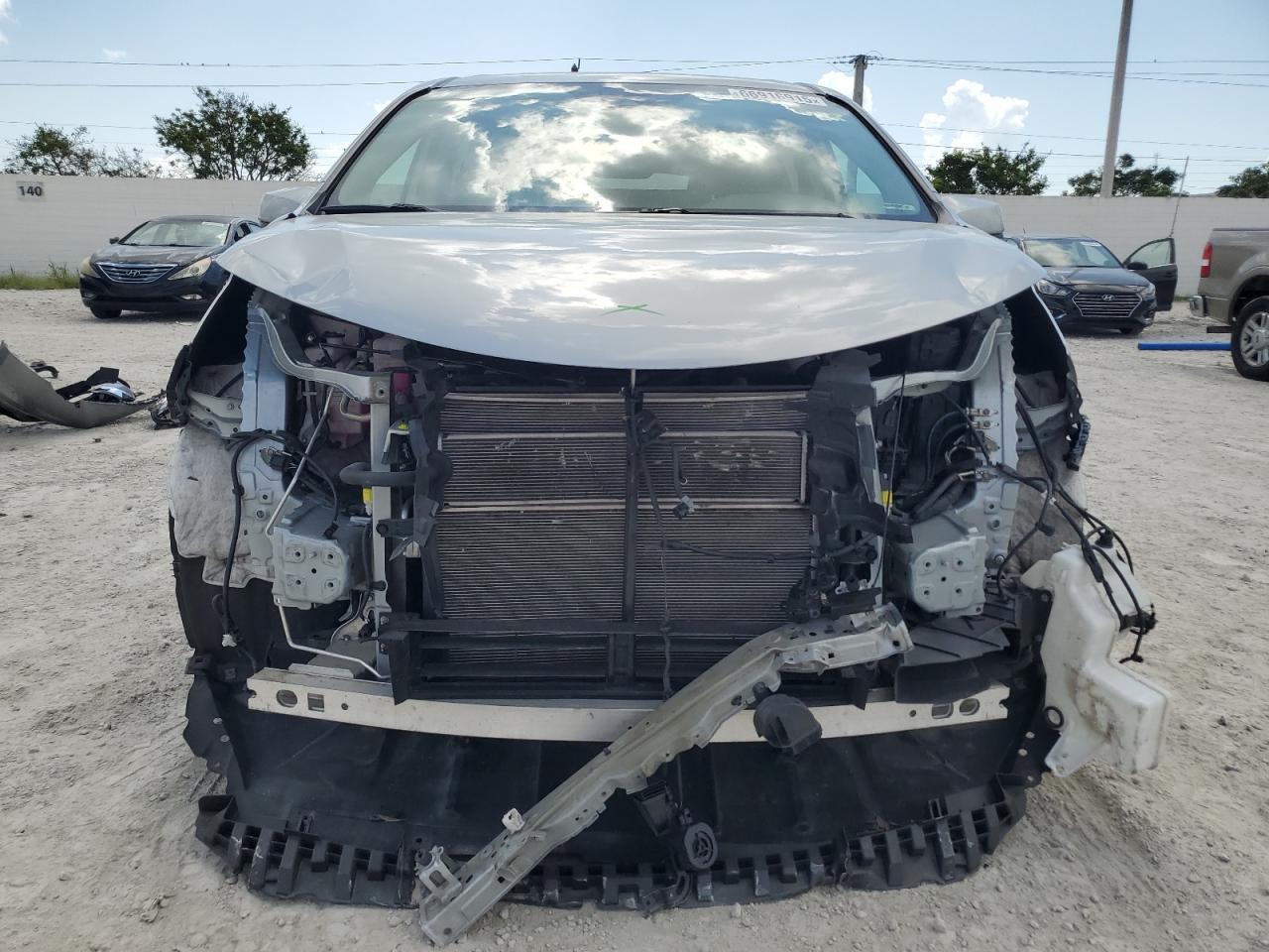 2022 Toyota Sienna Le - Фото 5