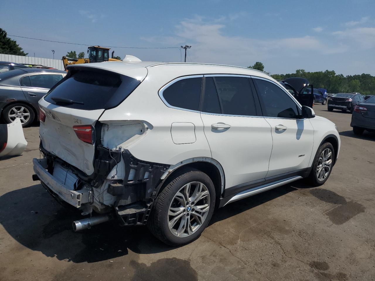 2017 BMW X1 xDrive28I - Фото 3