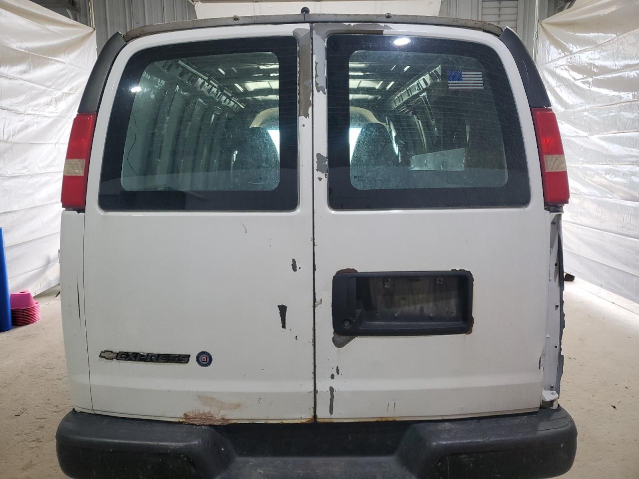 2010 Chevrolet Express G1500 - Image 6