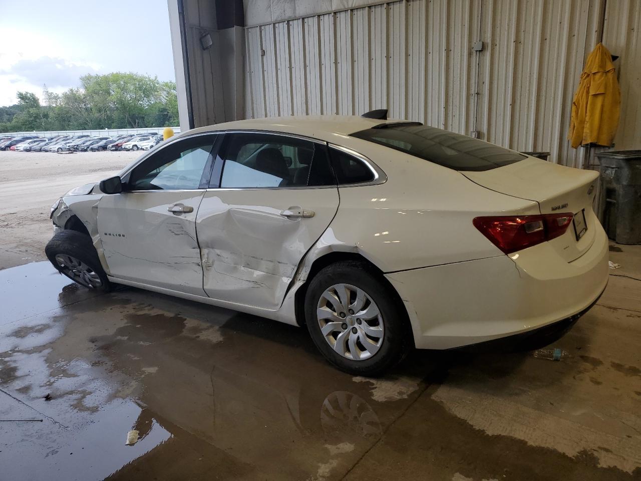 2016 Chevrolet Malibu L - Image 2