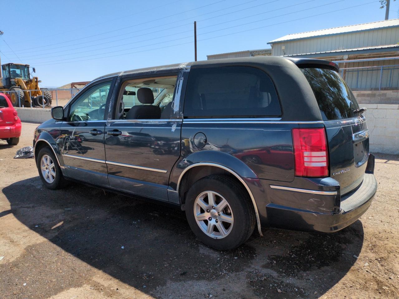2009 Chrysler Town & Country Touring - Фото 2