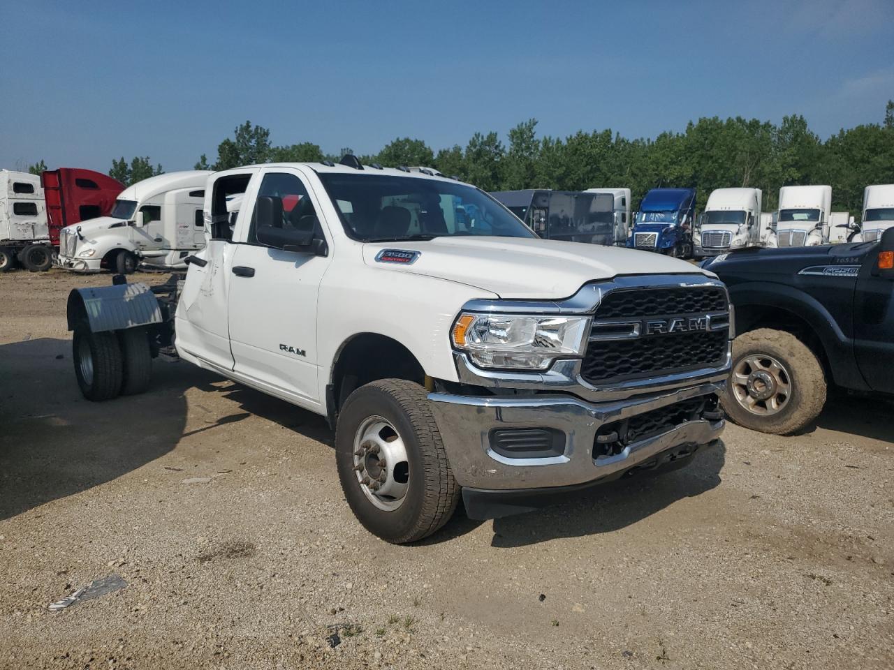 2022 Ram 3500 Tradesman - Фото 4
