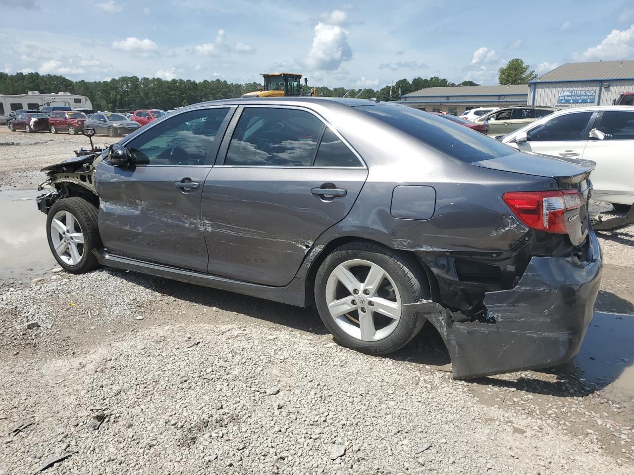 2014 Toyota Camry L - Фото 2