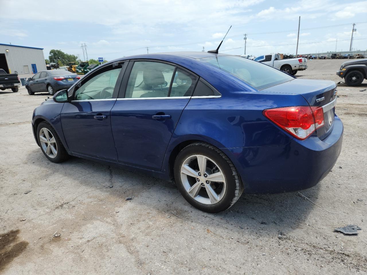 2013 Chevrolet Cruze Lt - Image 2