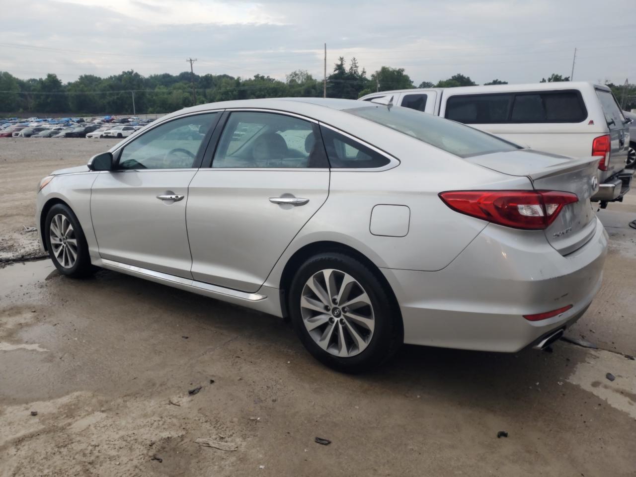 2015 Hyundai Sonata Sport - Image 2