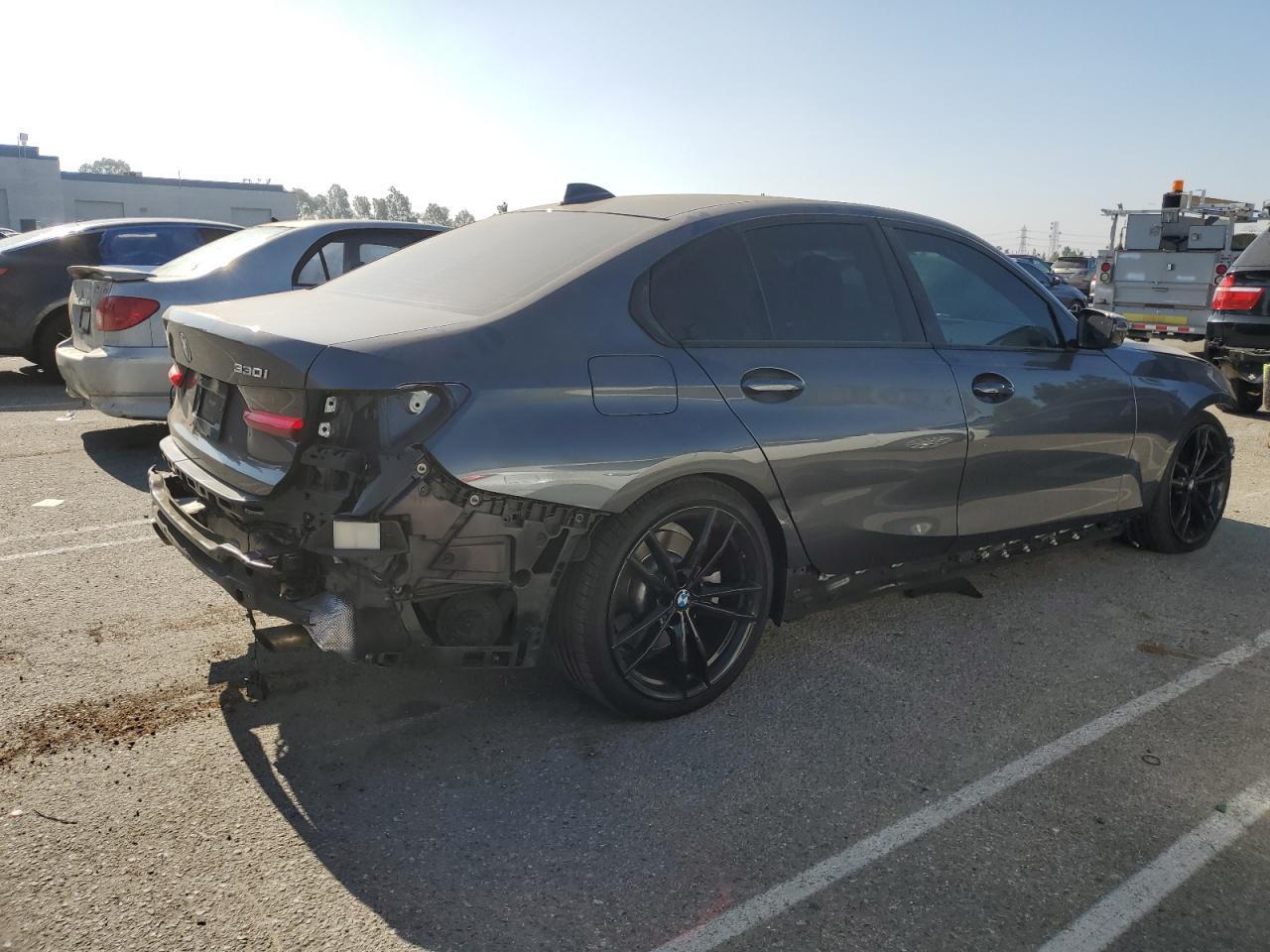 2021 BMW 330I - Фото 3