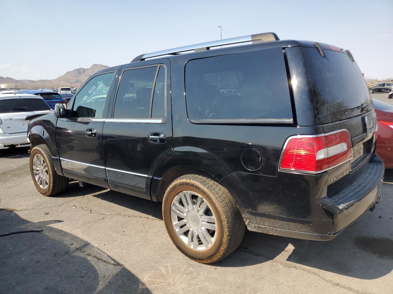 2007 Lincoln Navigator - Image 2
