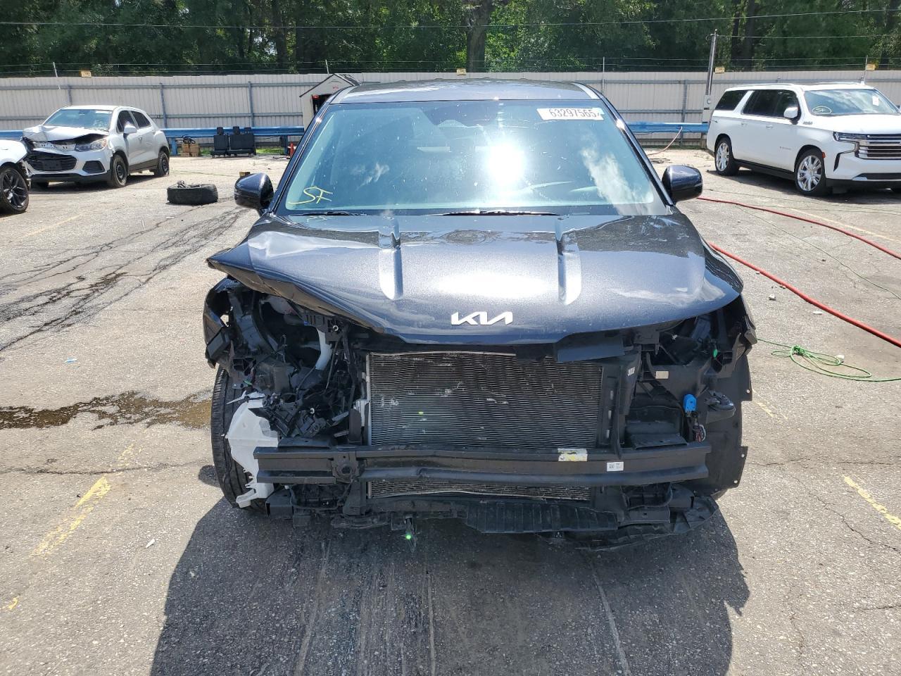 2023 Kia Carnival Lx - Image 5