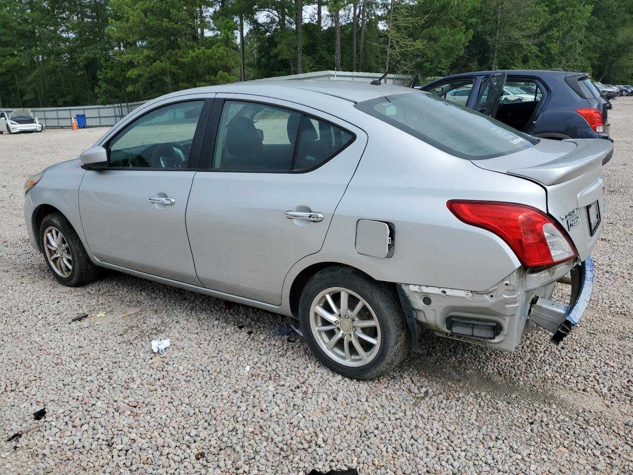2016 Nissan Versa S - Фото 2