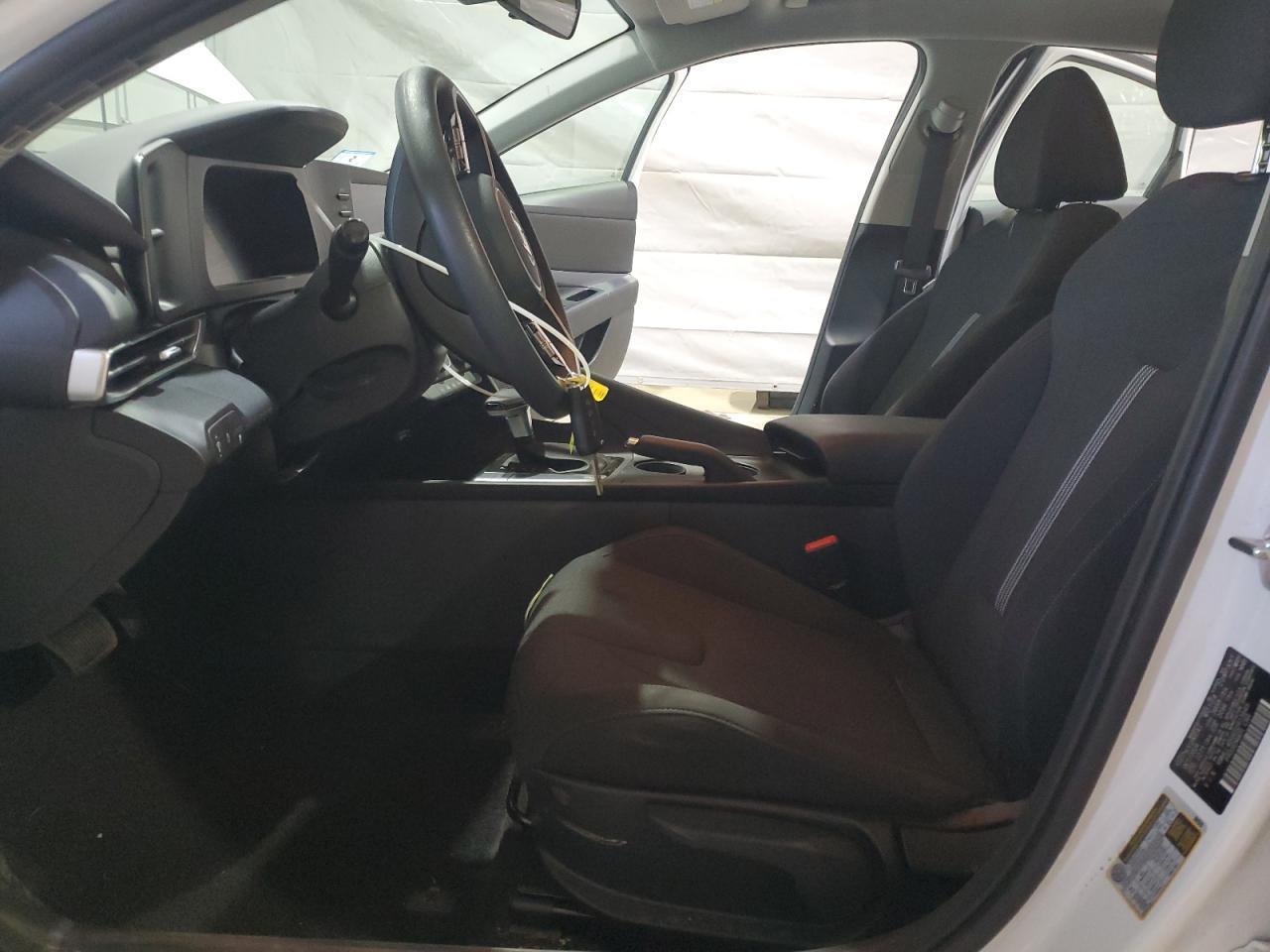 2025 Hyundai Elantra Se - Image 7