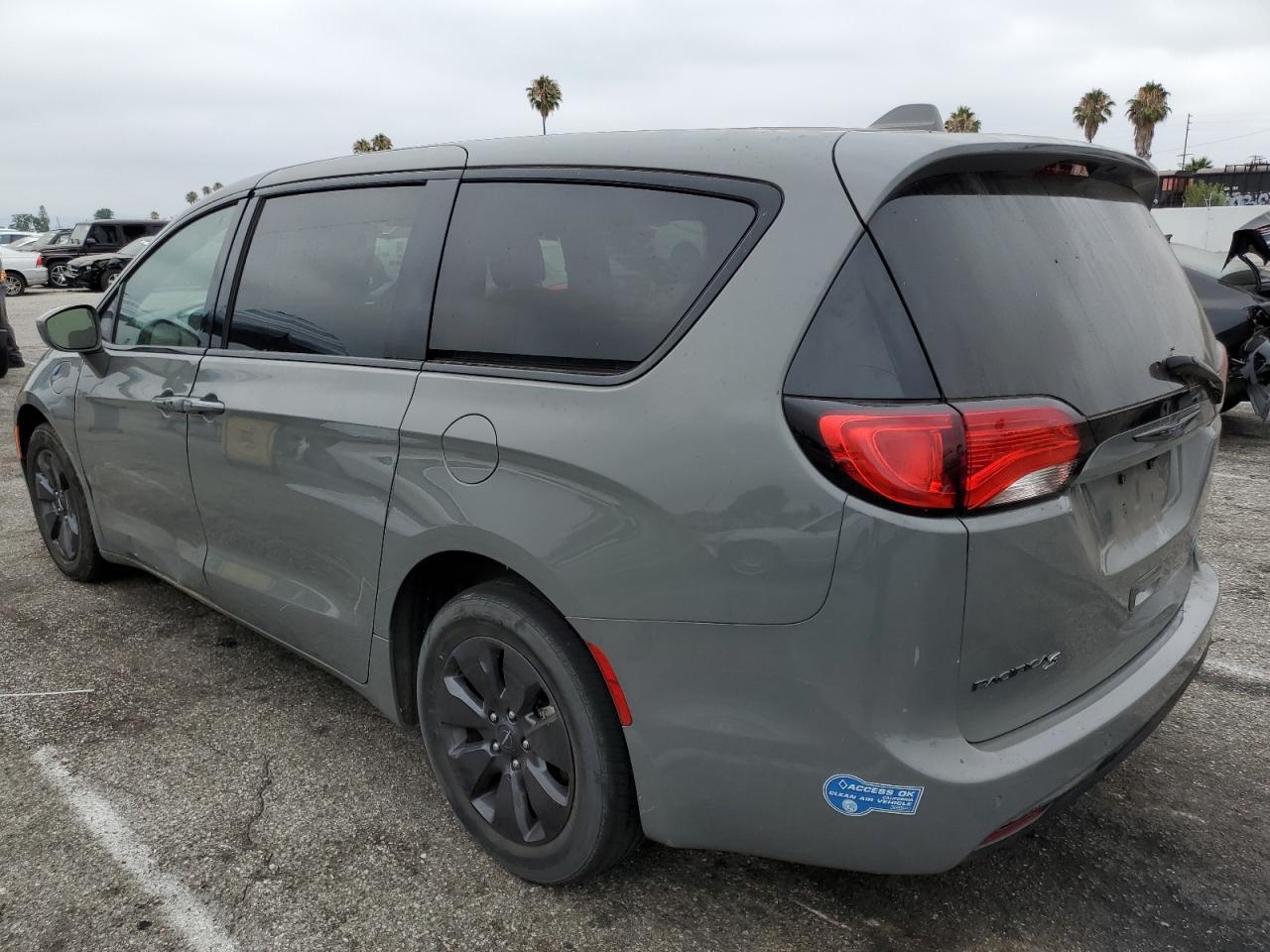 2020 Chrysler Pacifica Hybrid Touring - Фото 2
