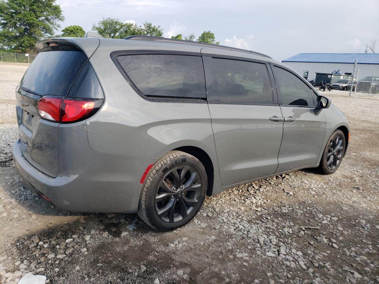 2020 Chrysler Pacifica Touring L Plus - Фото 3