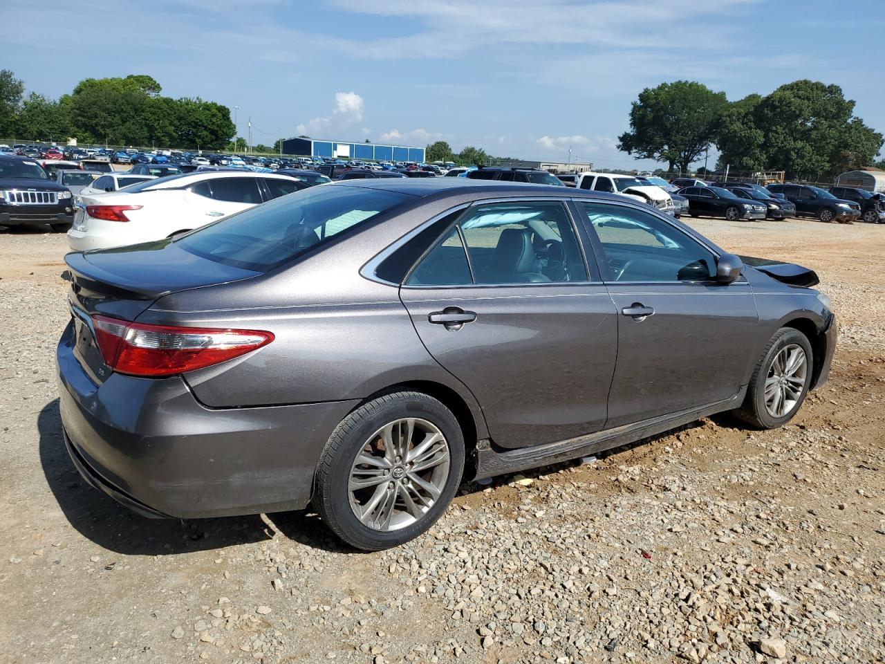 2017 Toyota Camry Le - Фото 3