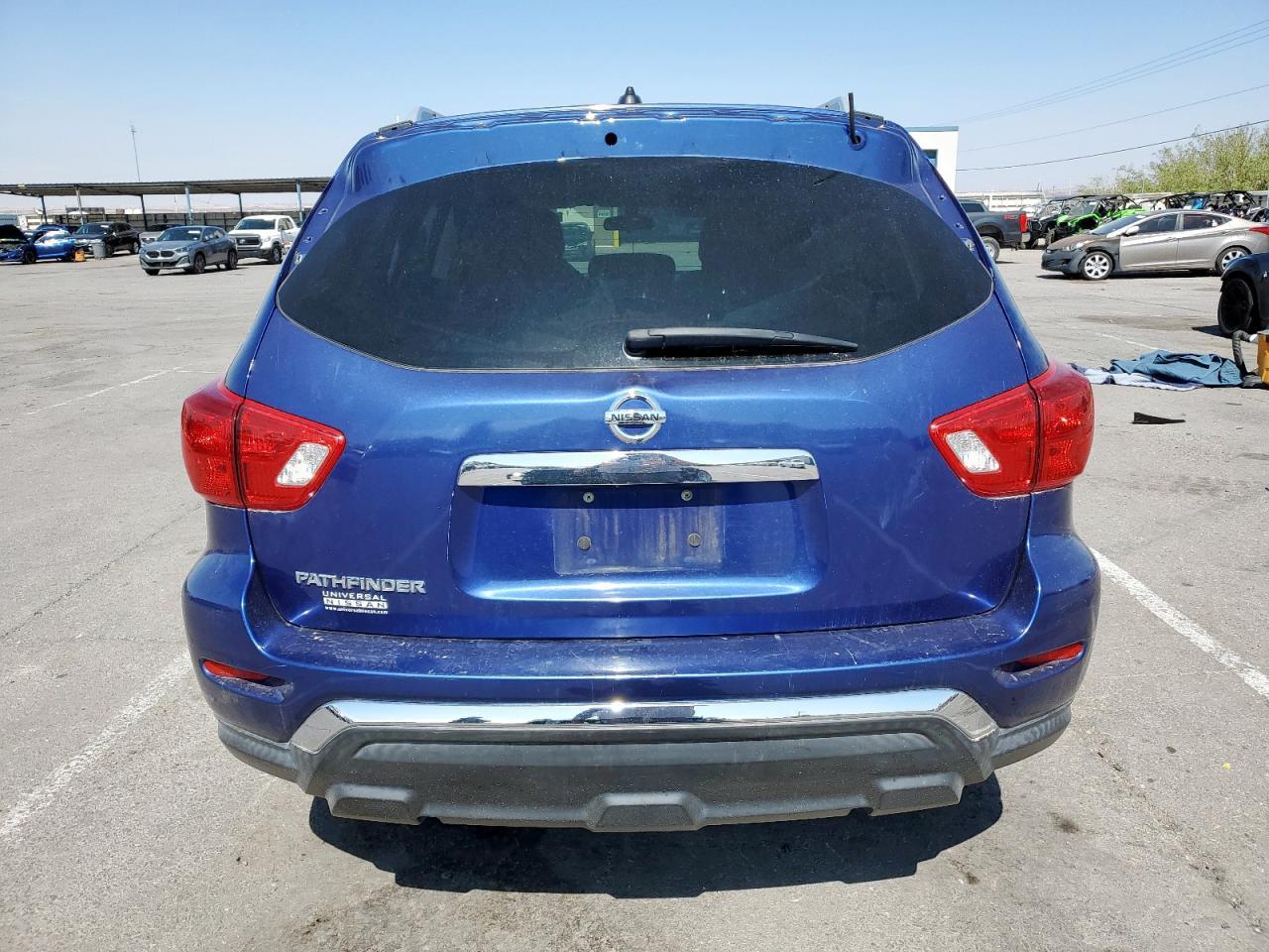 2017 Nissan Pathfinder S - Image 6