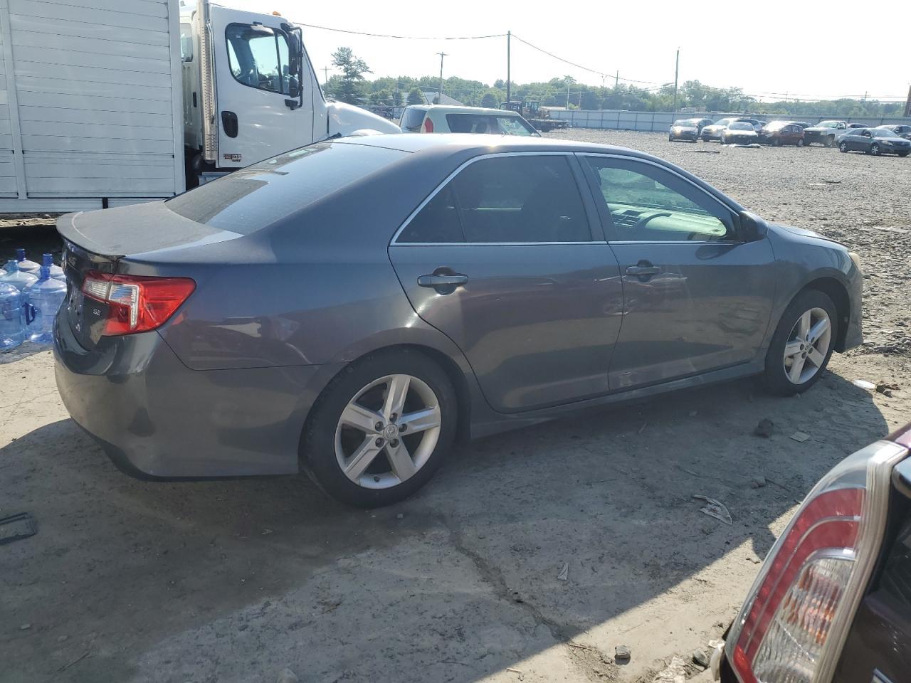 2014 Toyota Camry L - Фото 3