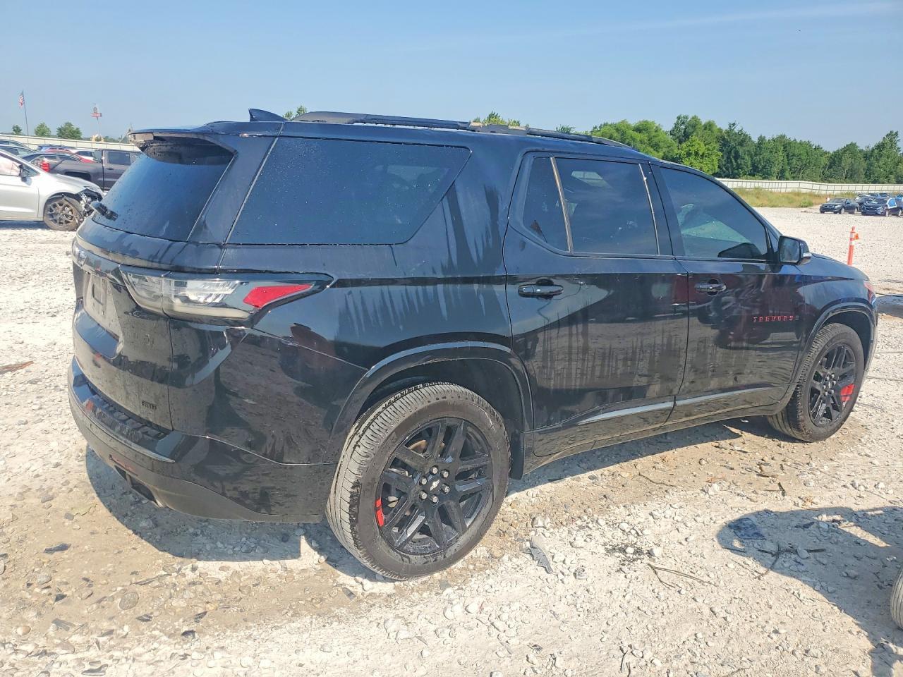 2019 Chevrolet Traverse Premier - Image 3