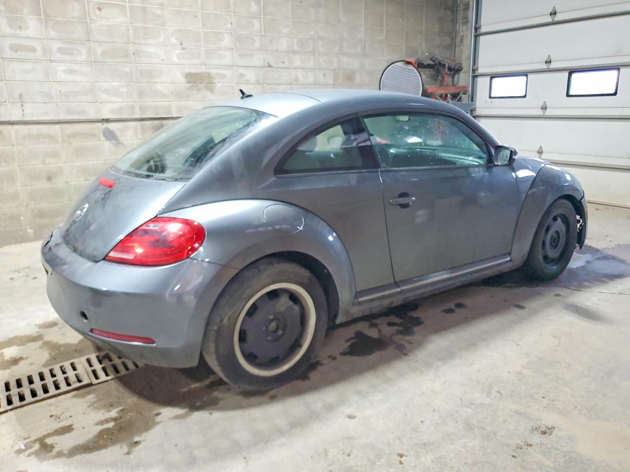 2012 Volkswagen Beetle - Image 3