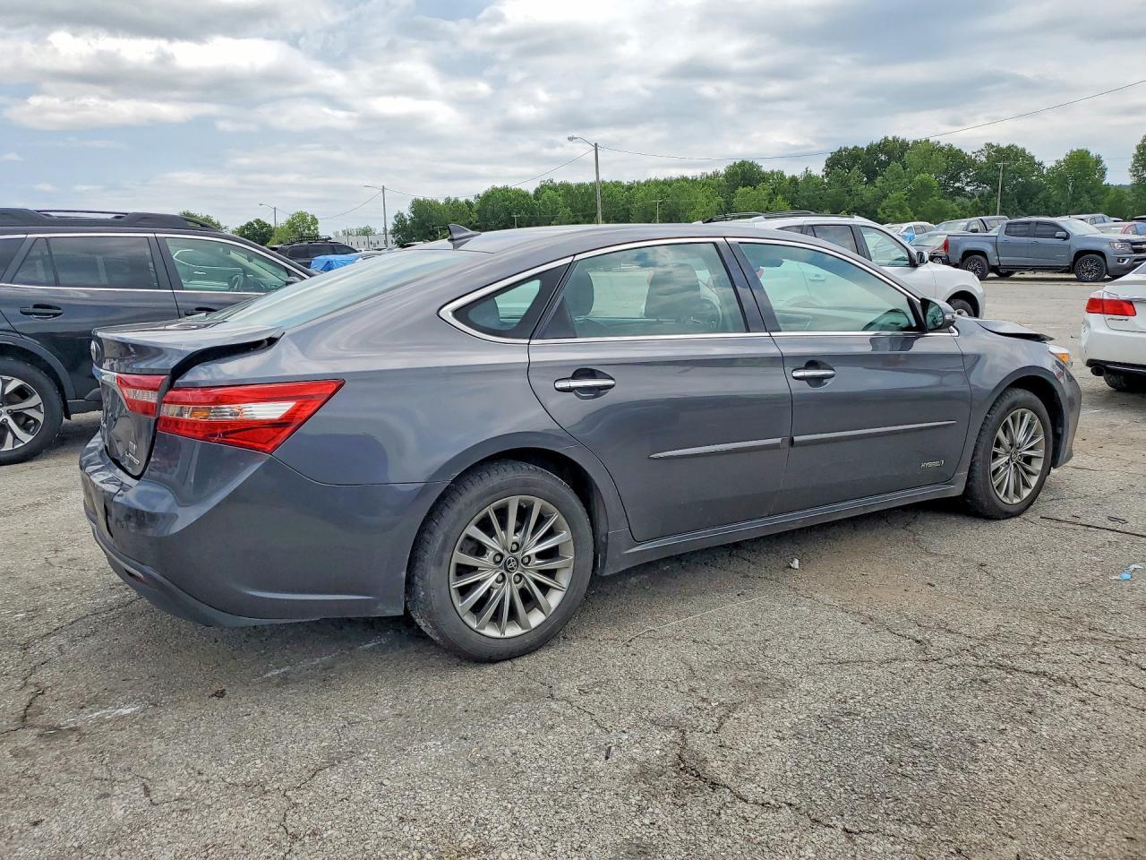 2018 Toyota Avalon Hybrid Limited - Image 3