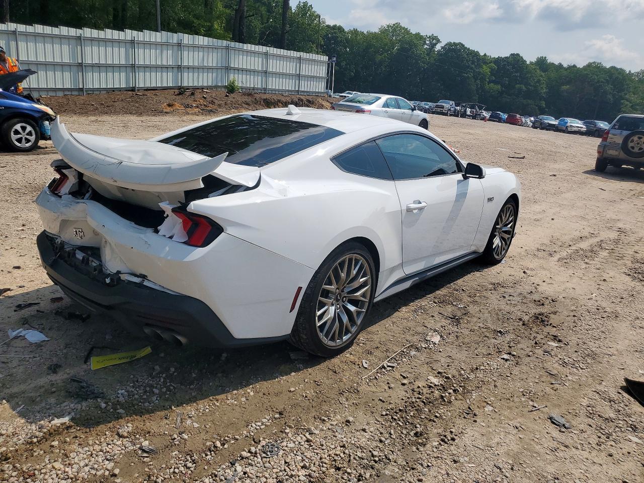 2024 Ford Mustang Gt - Фото 3