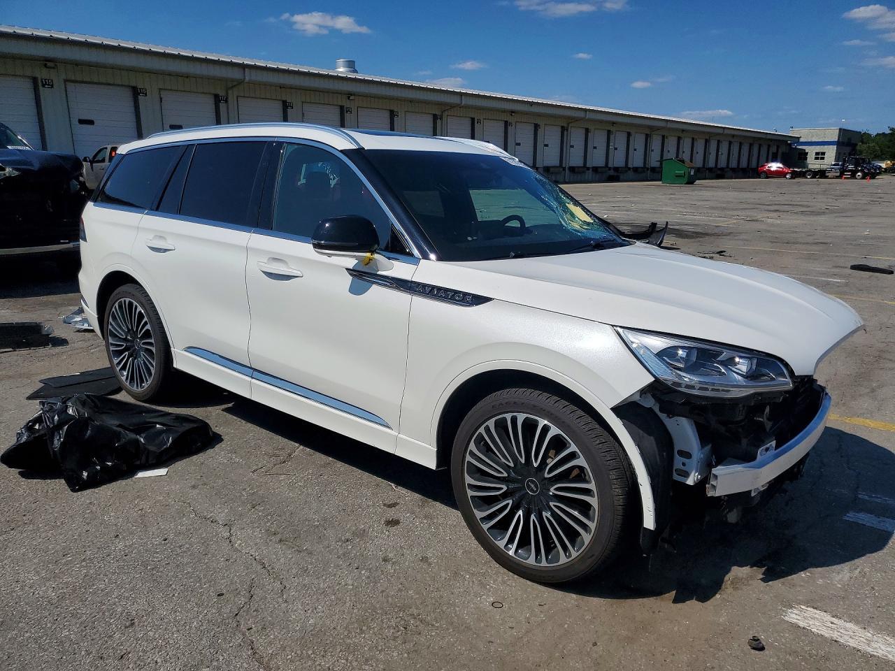 2023 Lincoln Aviator Black Label - Image 4