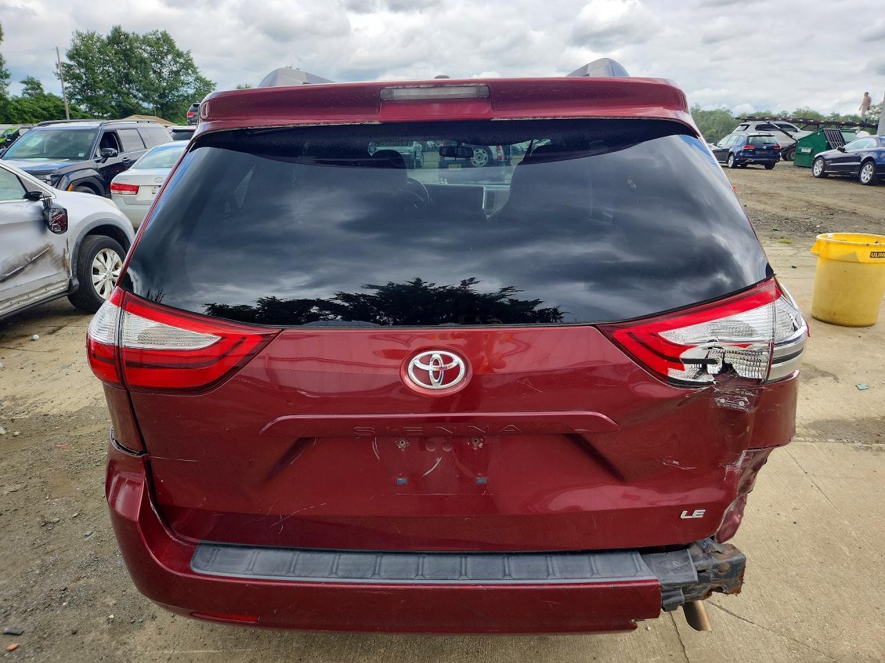 2015 Toyota Sienna Le - Image 6