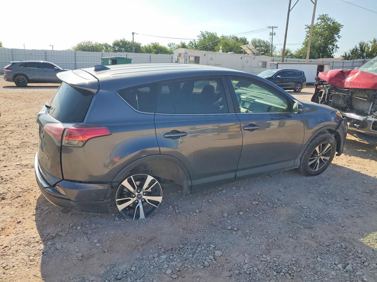 2018 Toyota Rav4 Xle - Image 3