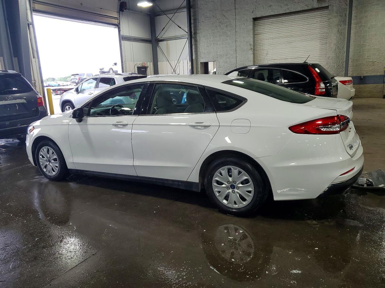 2020 Ford Fusion S - Фото 2