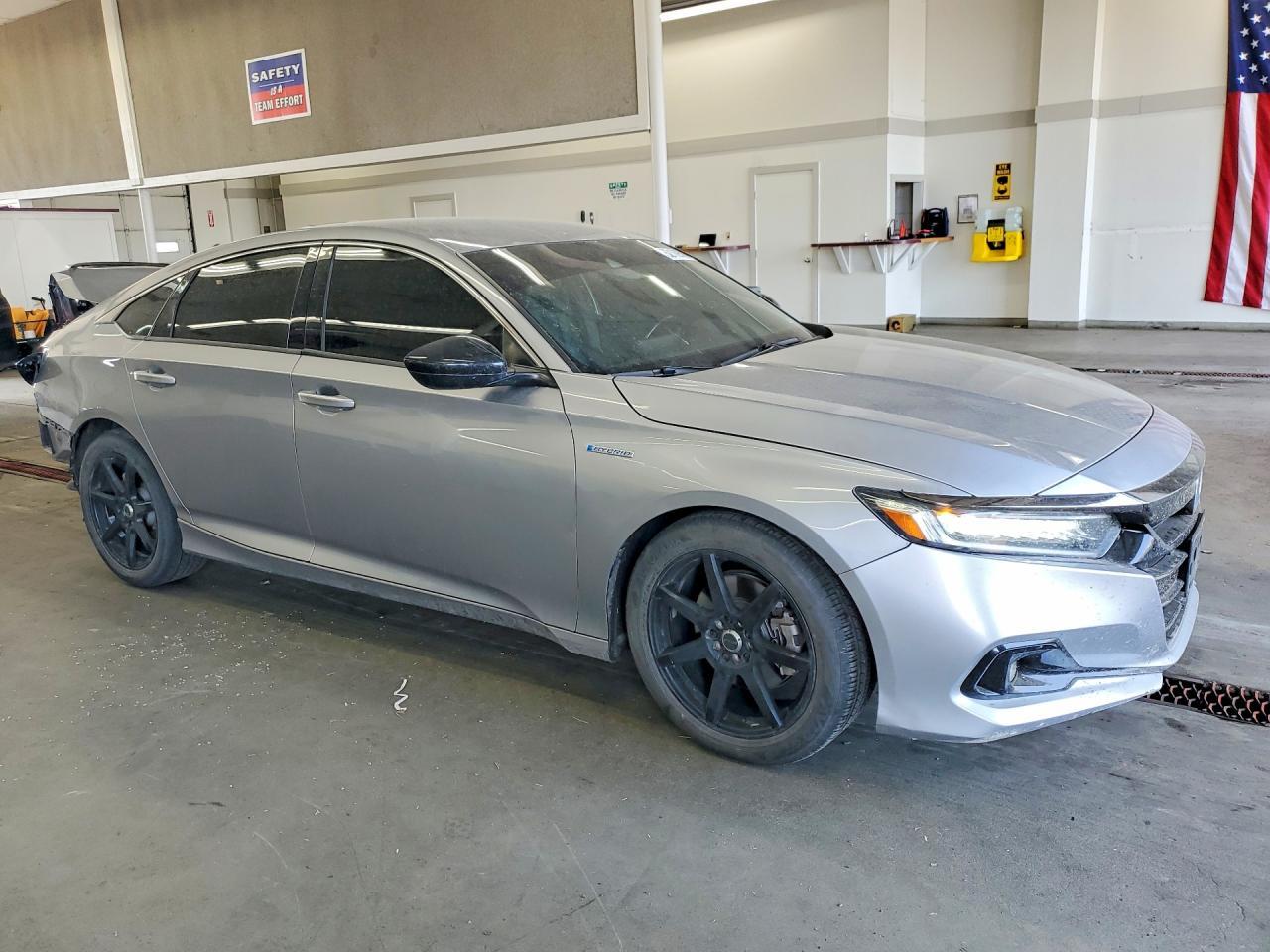 2022 Honda Accord Hybrid Sport - Image 4