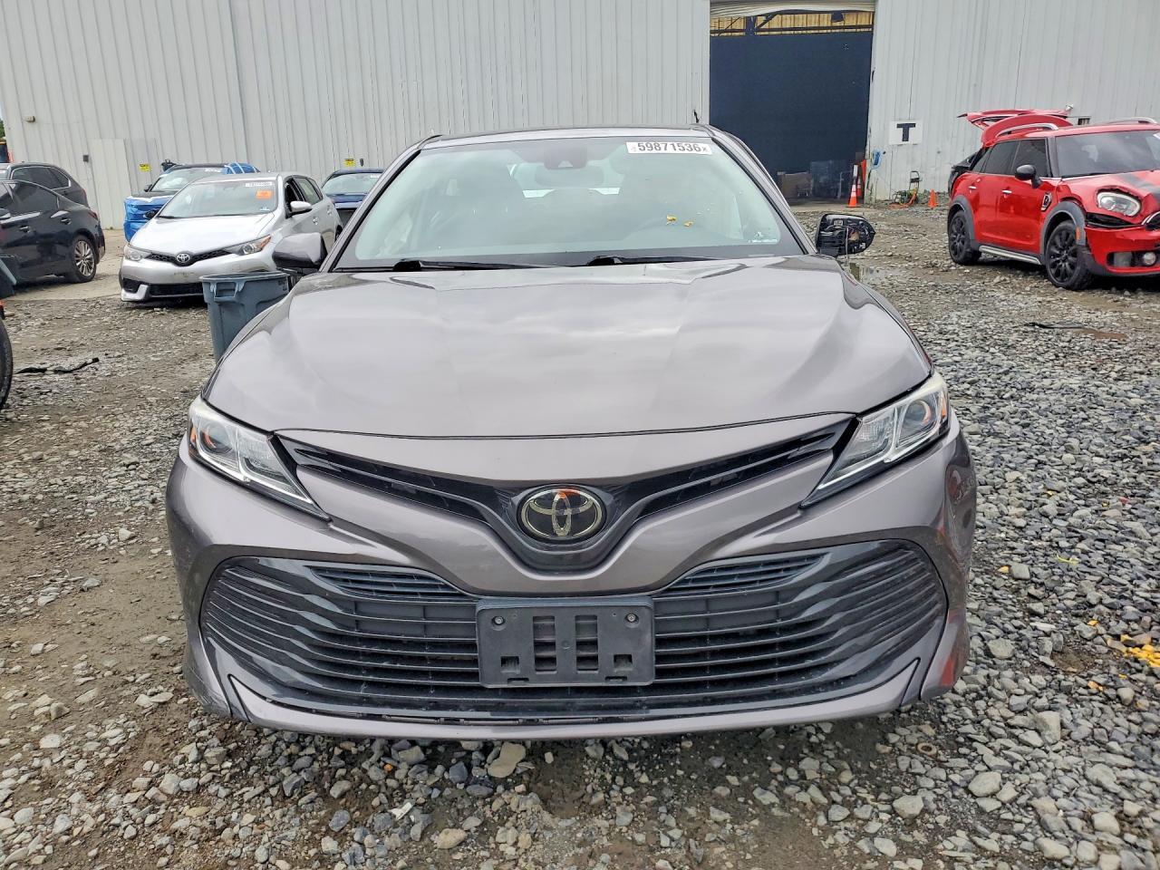2020 Toyota Camry Le - Фото 5