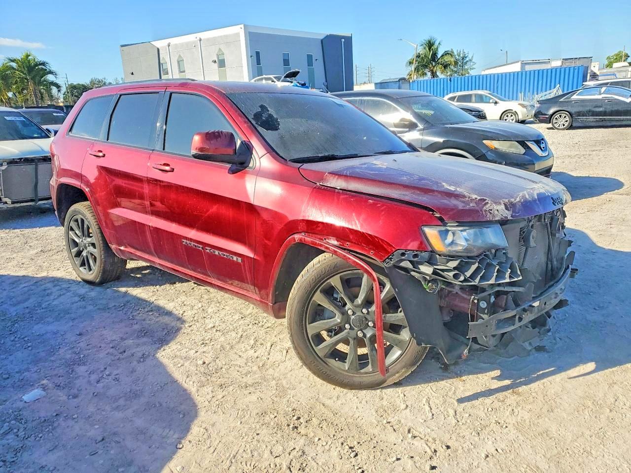 2020 Jeep Grand Cherokee Laredo - Image 4