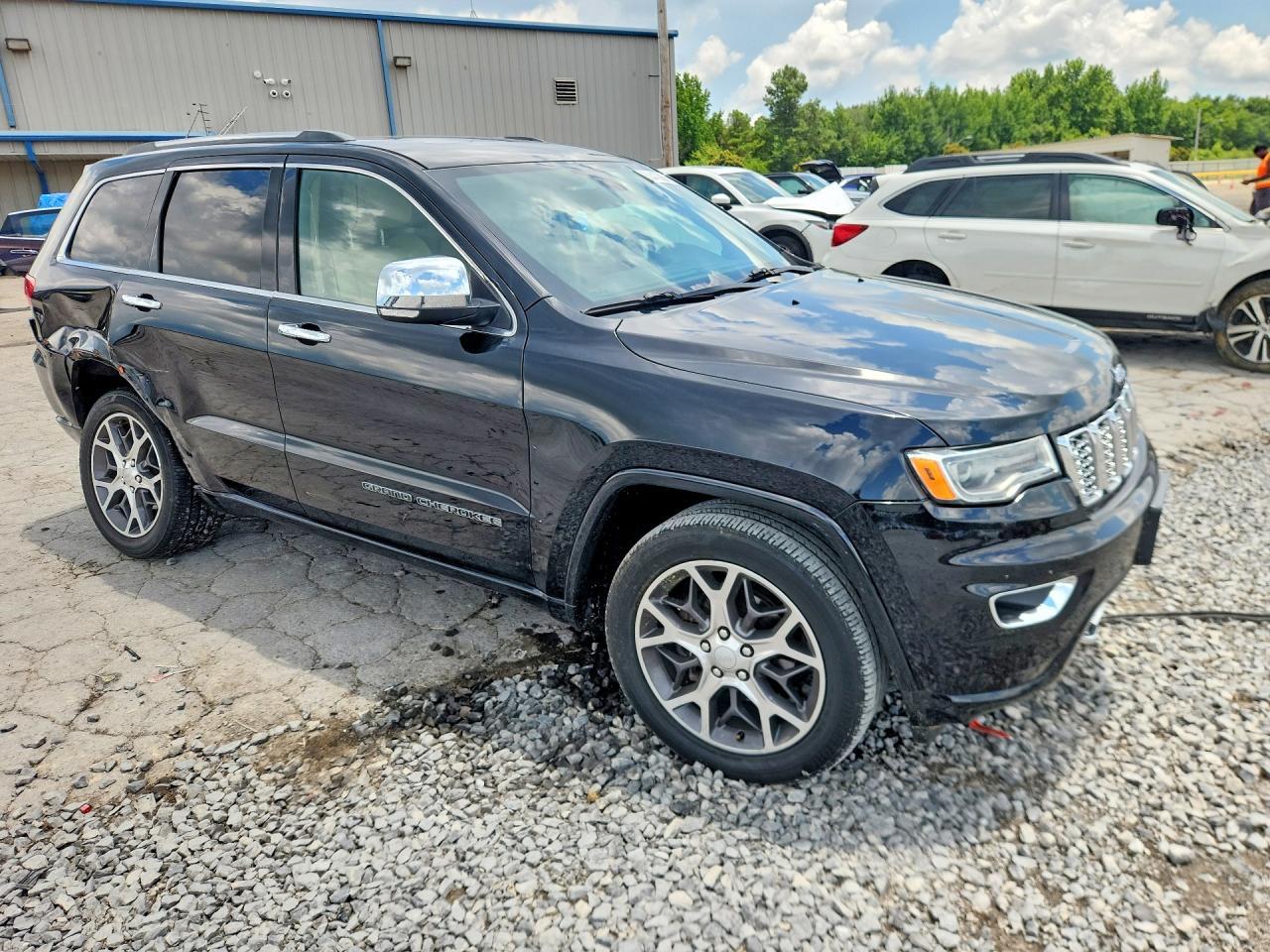 2020 Jeep Grand Cherokee Overland - Image 4