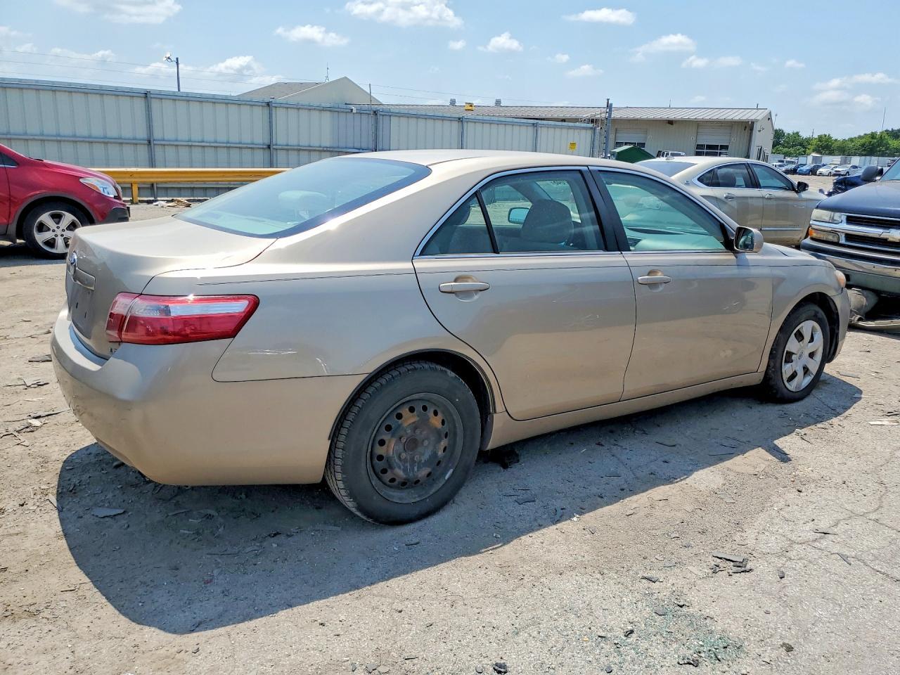 2009 Toyota Camry Le - Фото 3