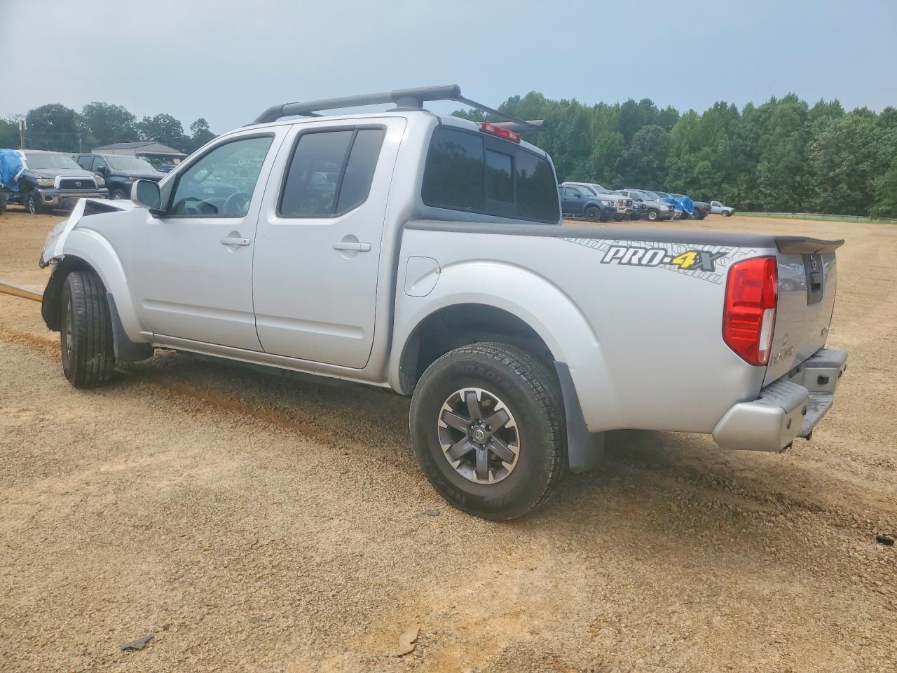 2015 Nissan Frontier Pro-4X - Image 2