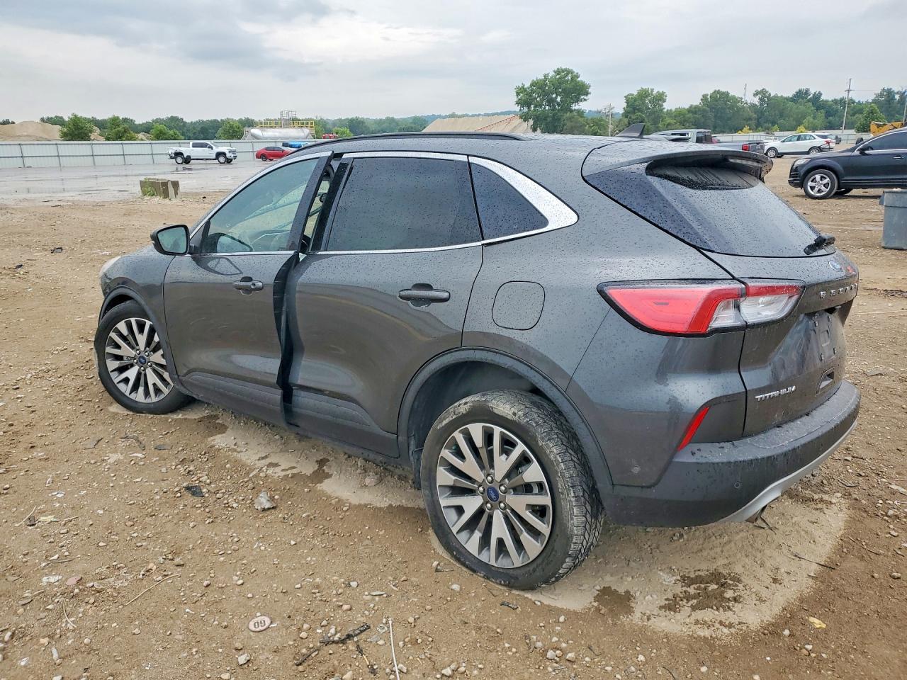 2020 Ford Escape Titanium - Фото 2