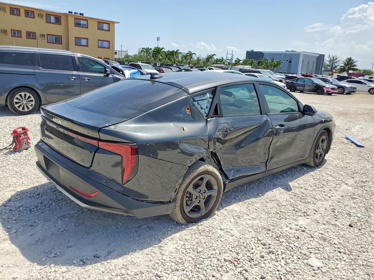 2025 Kia K4 Lxs - Image 3