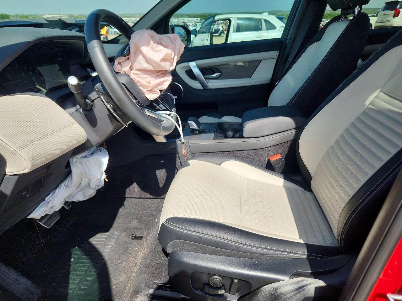 2025 Land Rover Discovery Sport Dynamic Se - Image 7