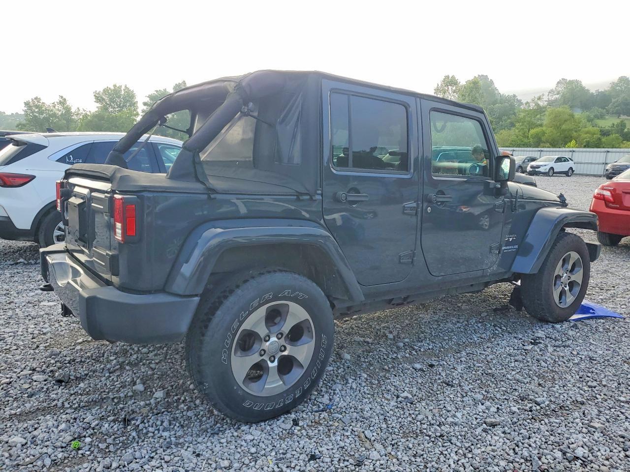 2017 Jeep Wrangler Unlimited Sahara - Image 3