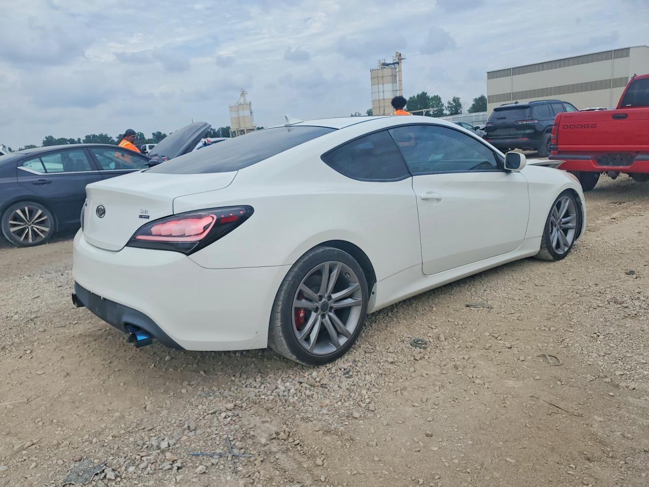 2011 Hyundai Genesis Coupe 3.8L - Фото 3