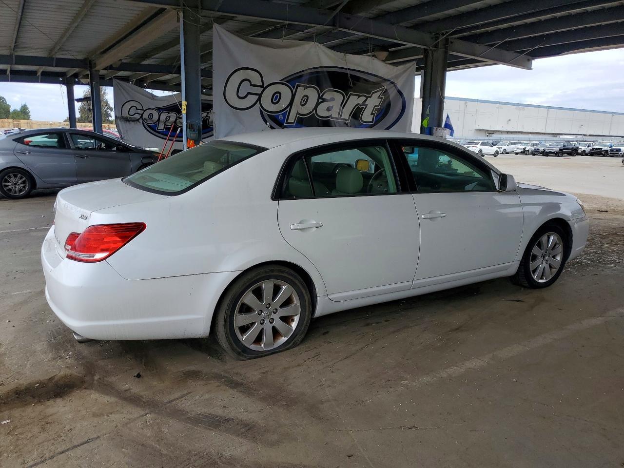 2006 Toyota Avalon Xls - Image 3