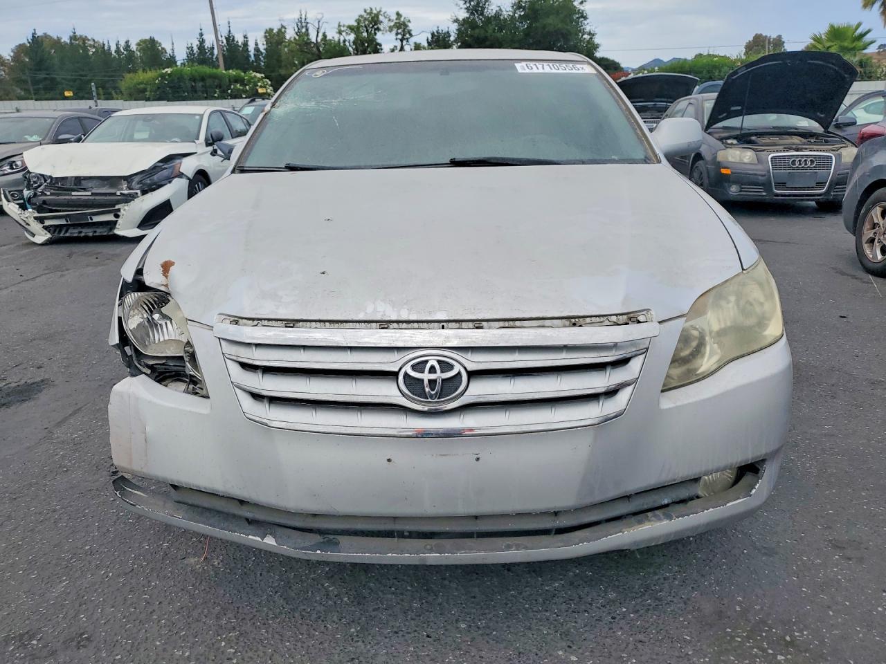 2005 Toyota Avalon Touring - Image 5