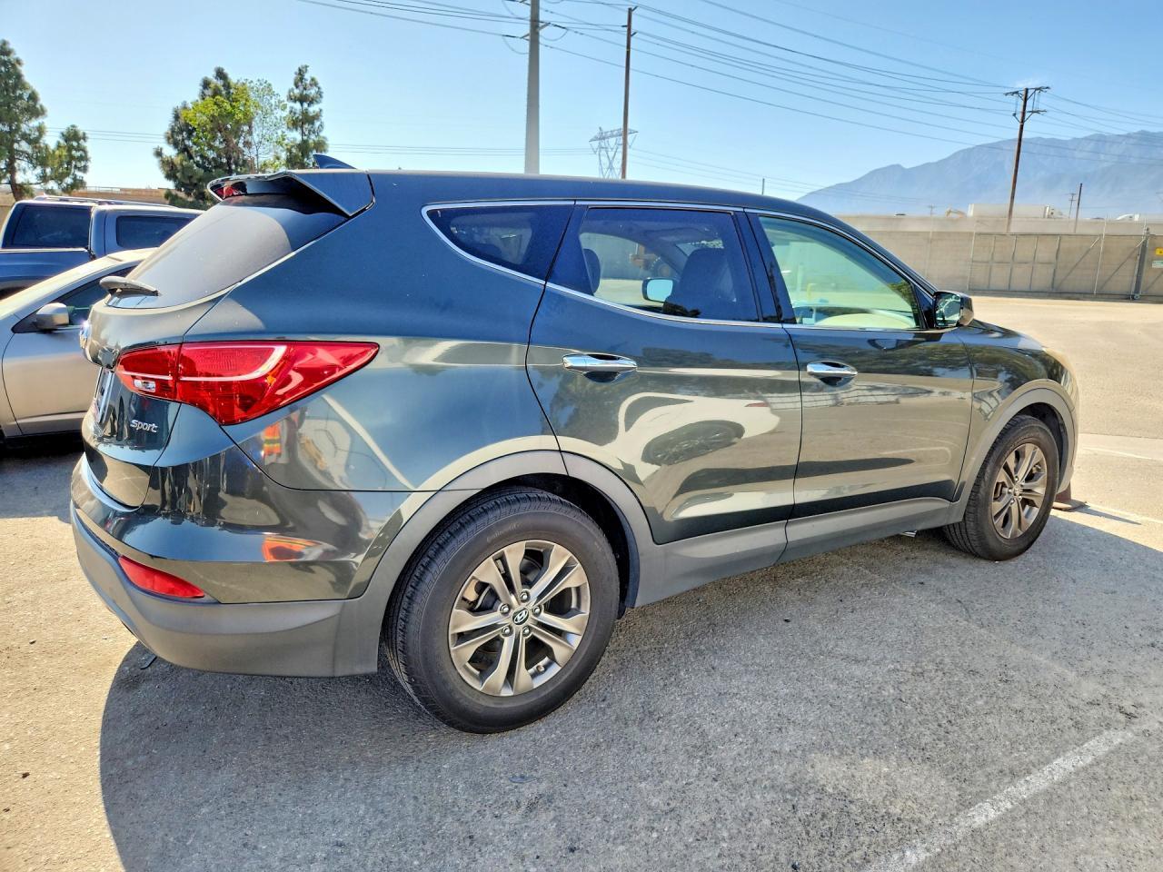 2014 Hyundai Santa Fe Sport 2.4L - Image 3